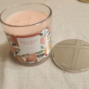 White Peach & Mango Scented Candle